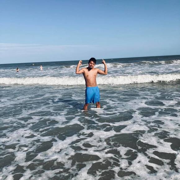 Meet your Posher, Carlos - Picture 1 of 1